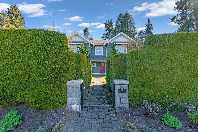 4379 Ross Crescent