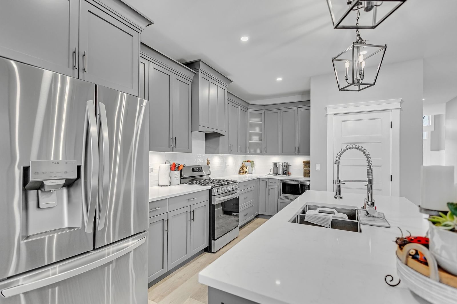 Listing Image 11