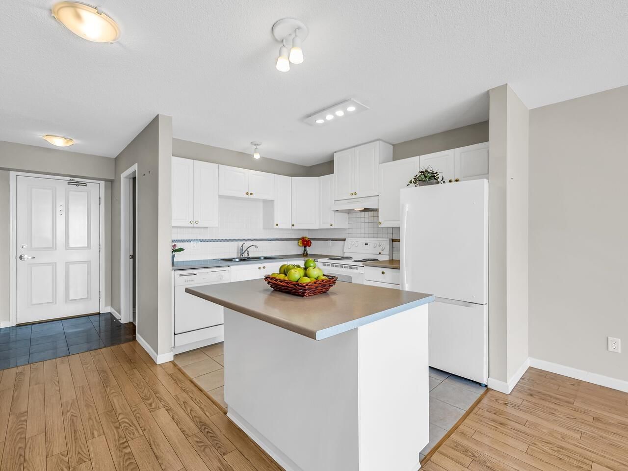 Listing Image 18
