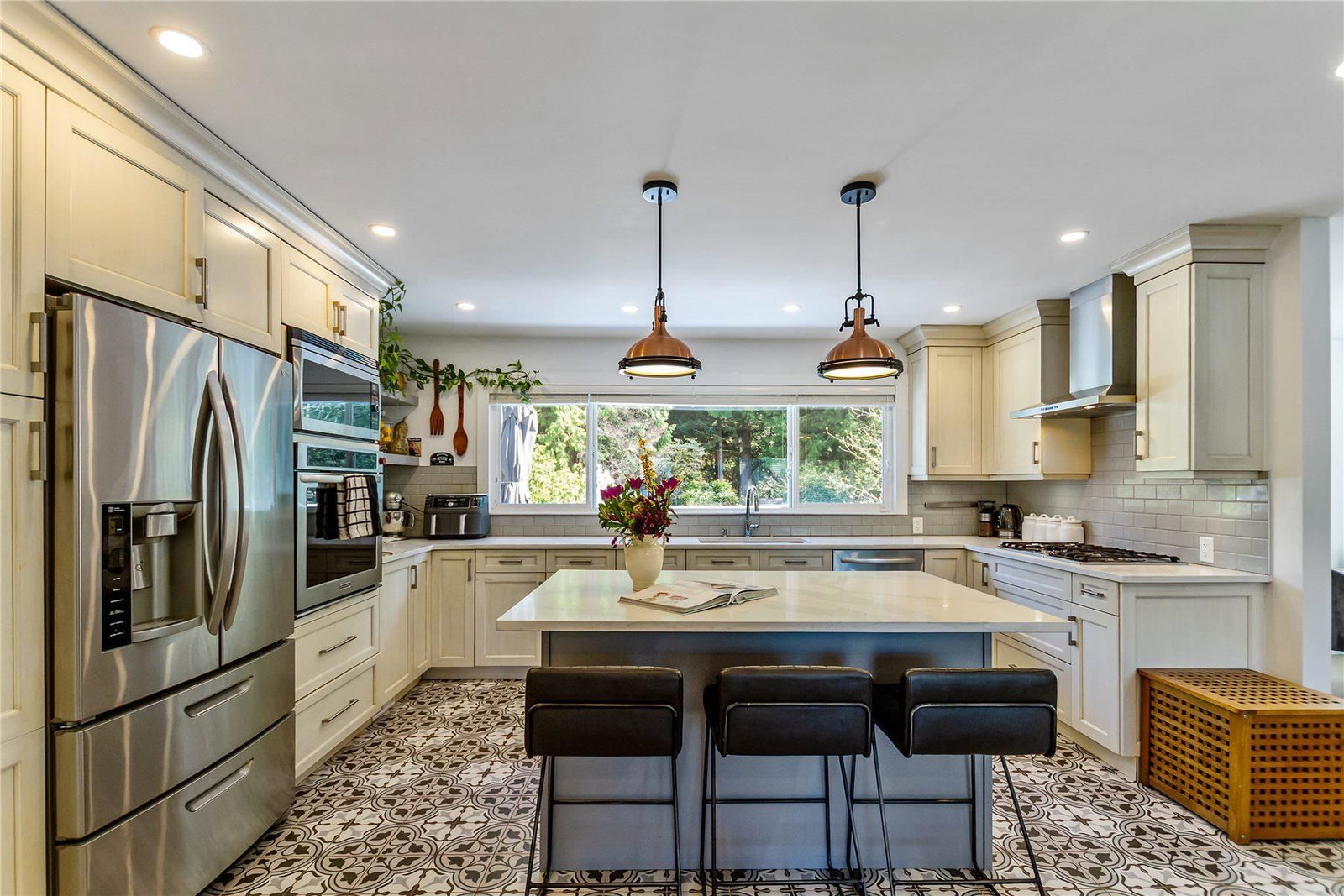 Listing Image 11