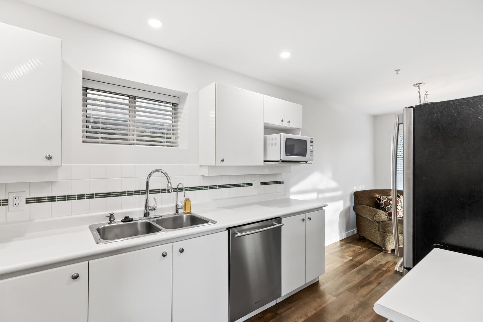 Listing Image 19