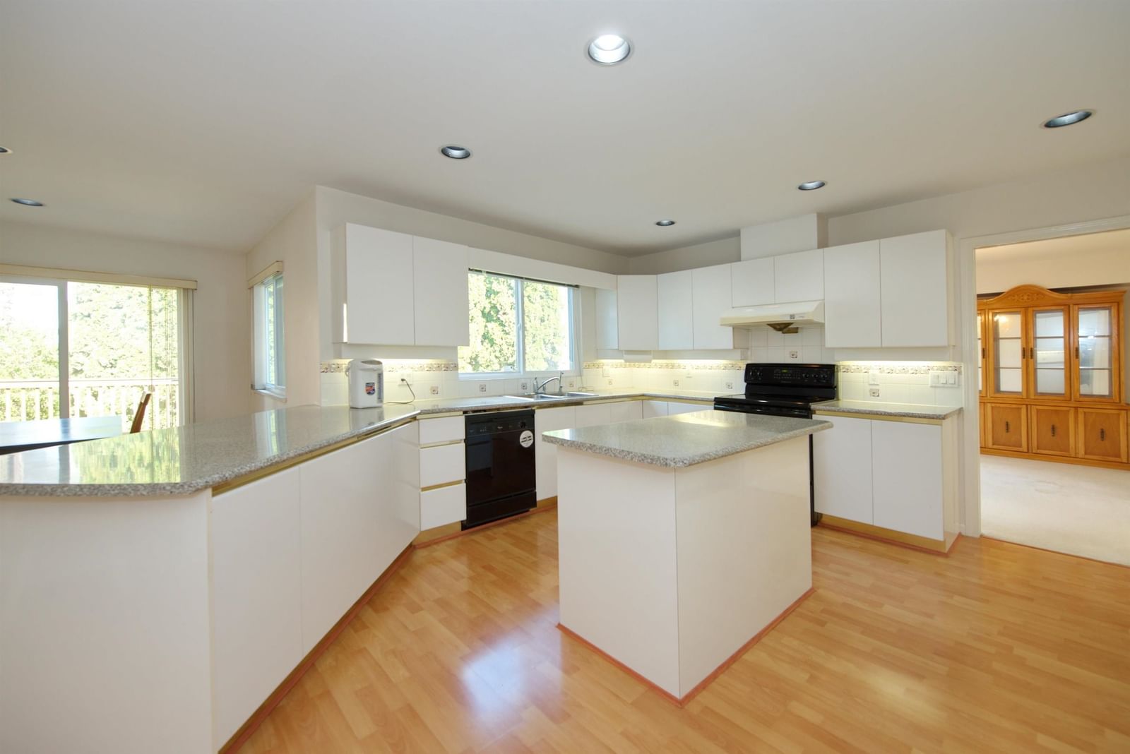 Listing Image 10