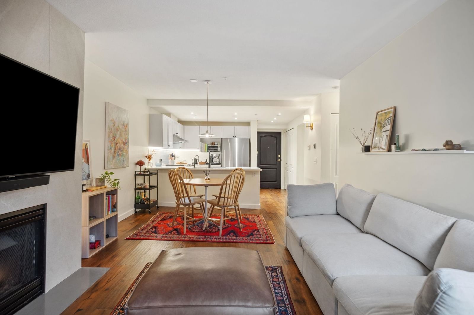 Listing Image 5