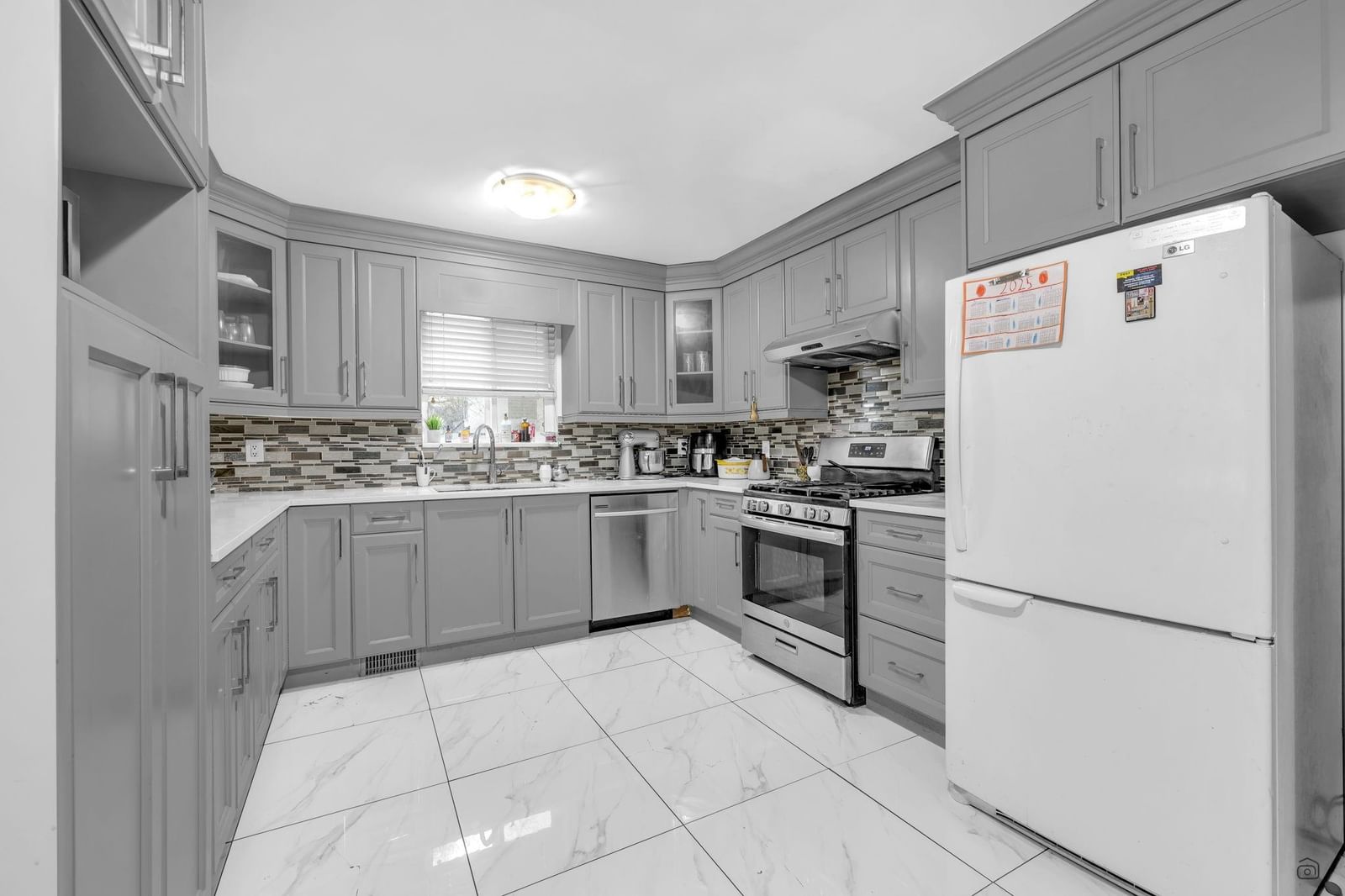 Listing Image 9