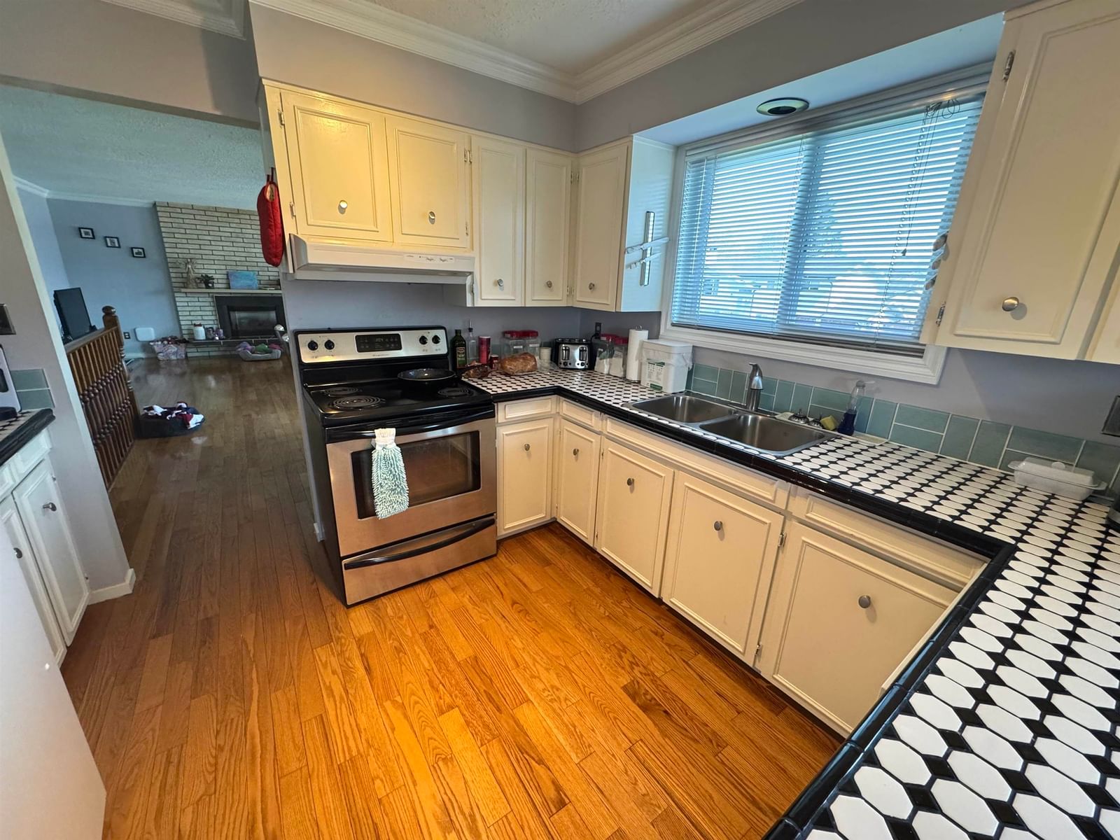 Listing Image 10