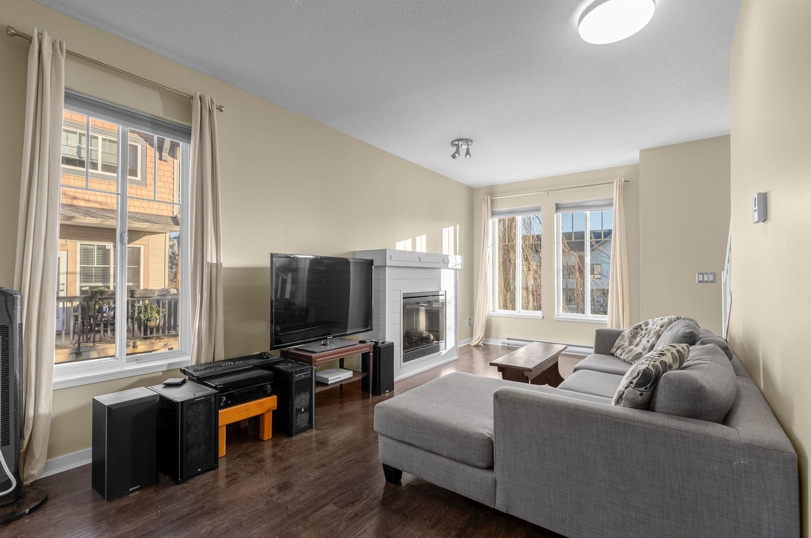Listing Image 5