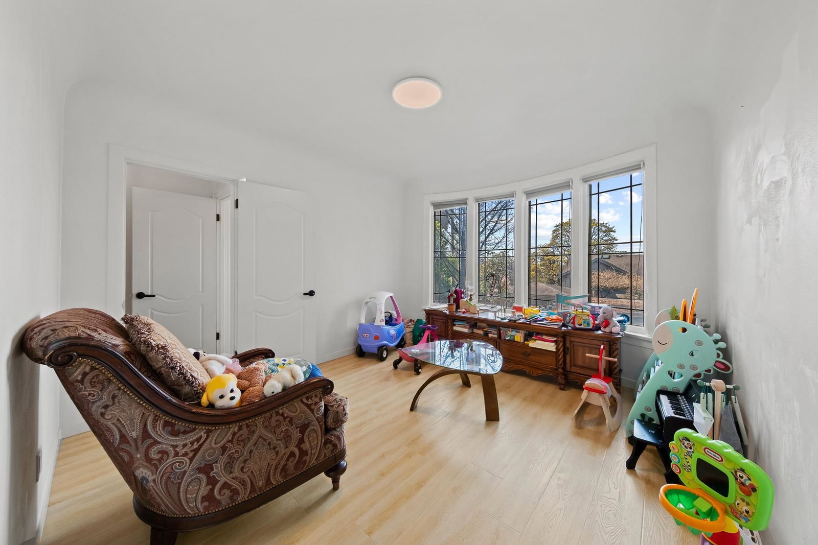 Listing Image 16
