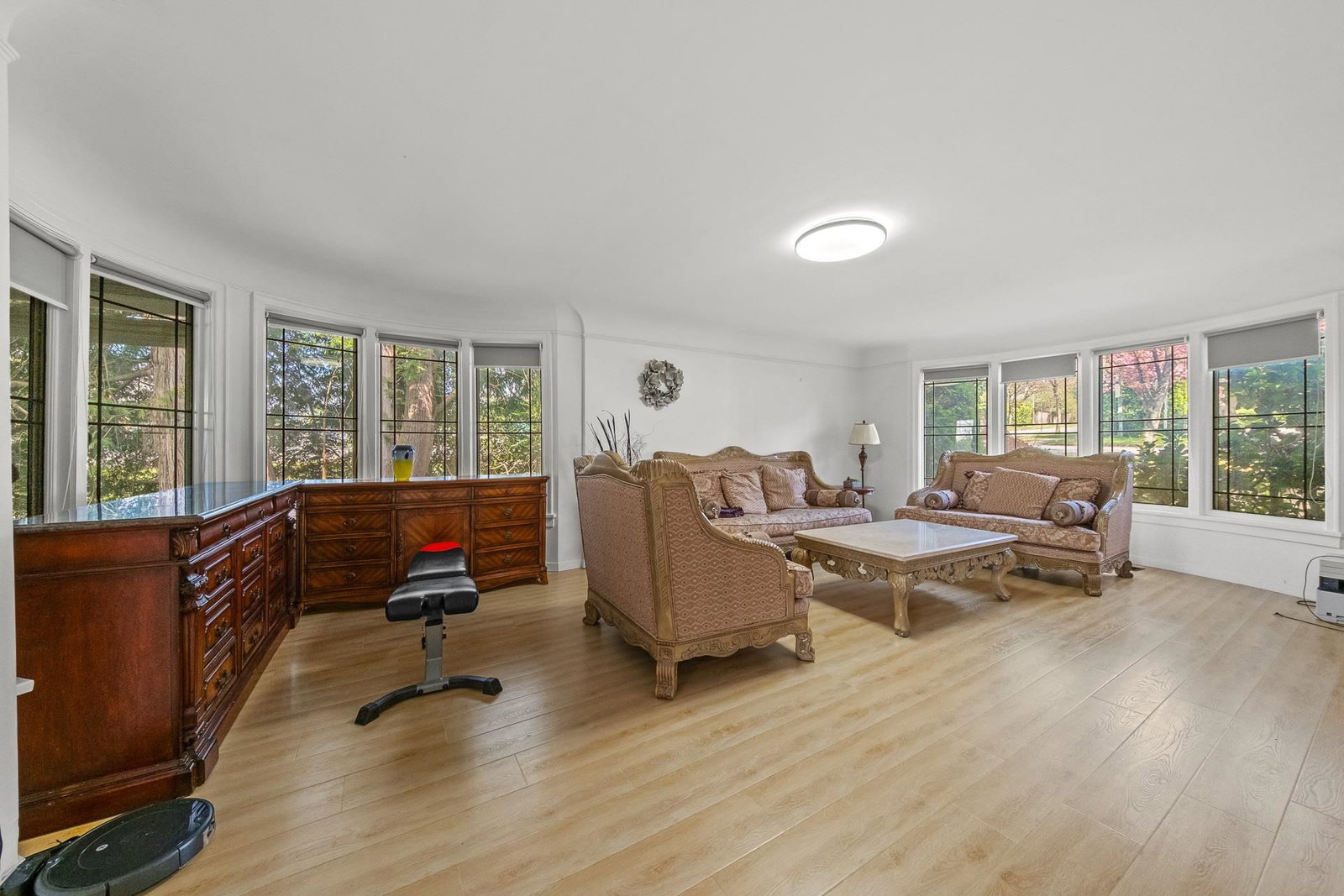 Listing Image 5