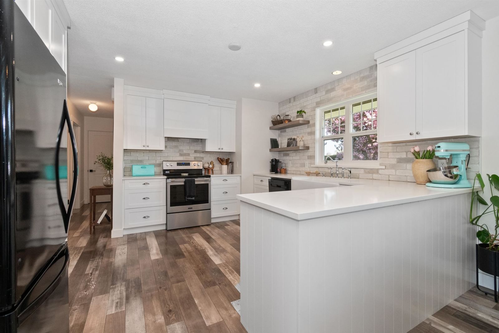 Listing Image 10