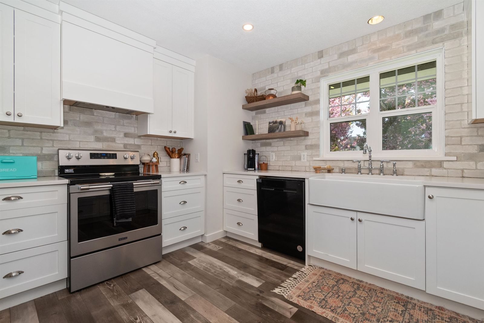 Listing Image 11
