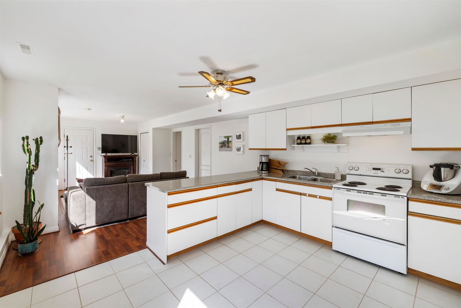Listing Image 22