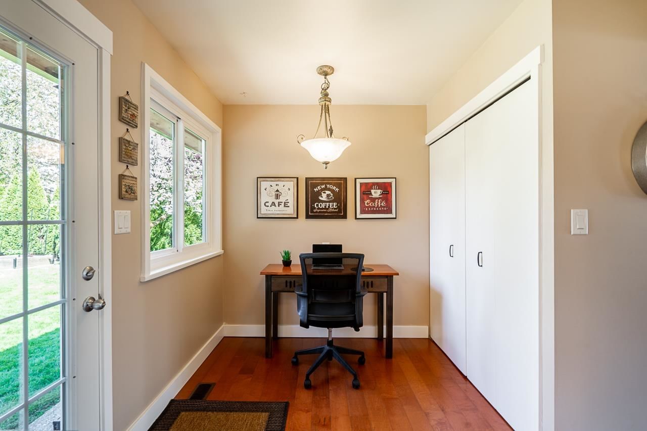 Listing Image 9