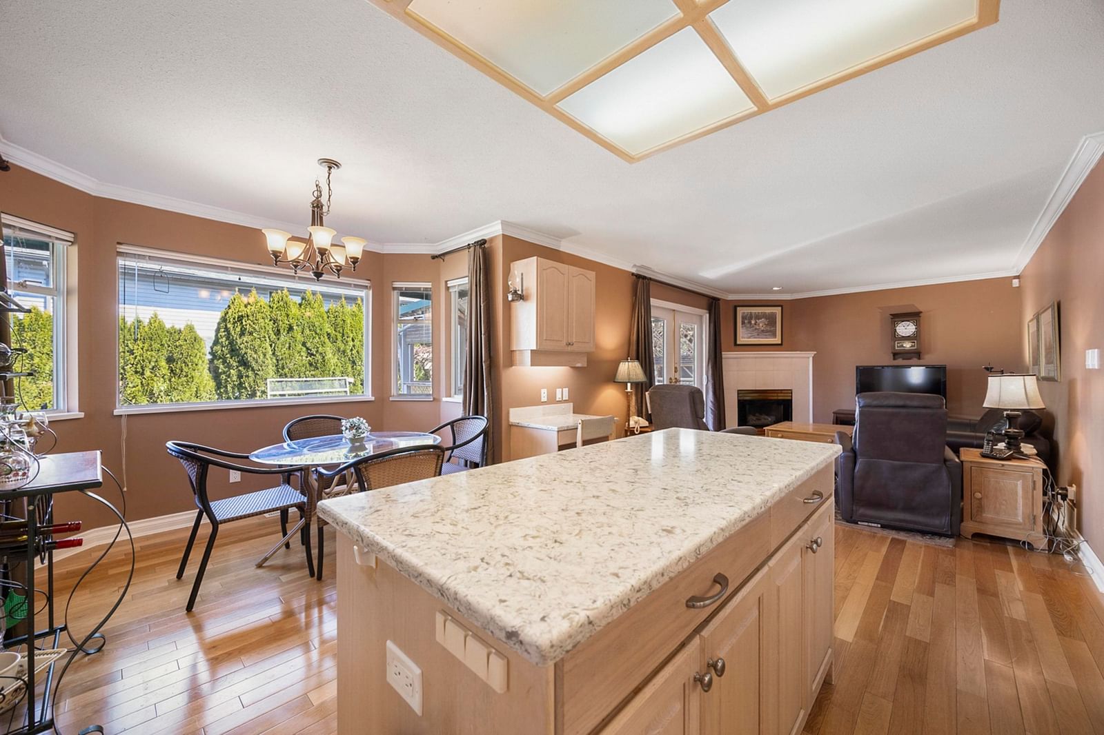 Listing Image 10
