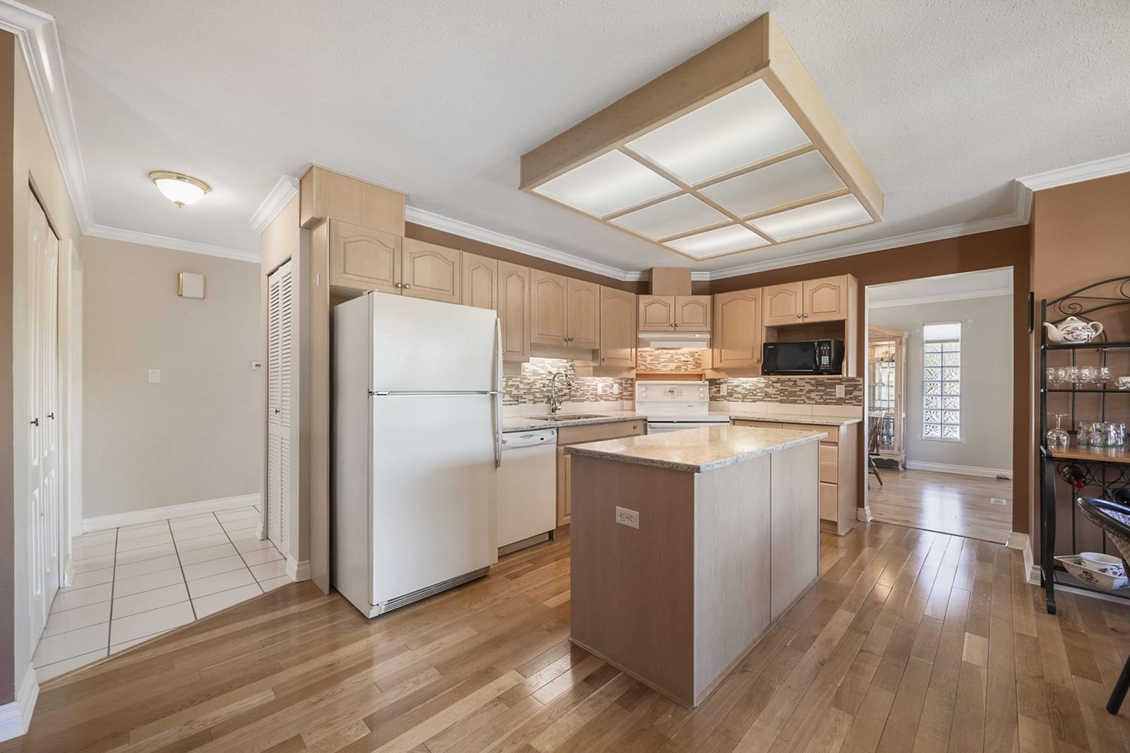 Listing Image 8