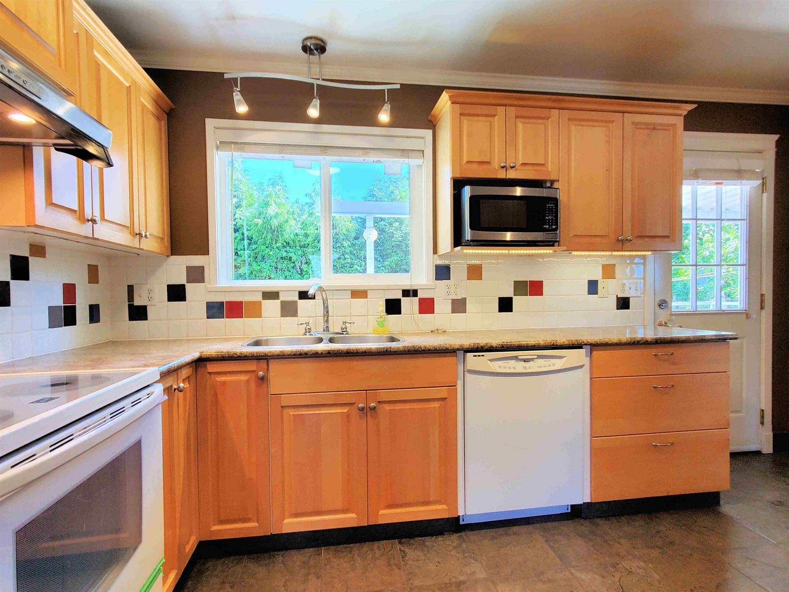 Listing Image 13