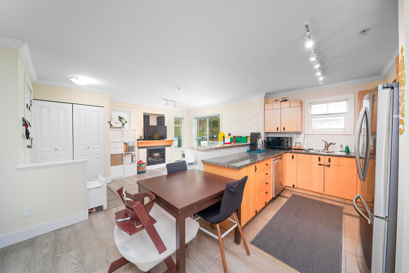 Listing Image 8