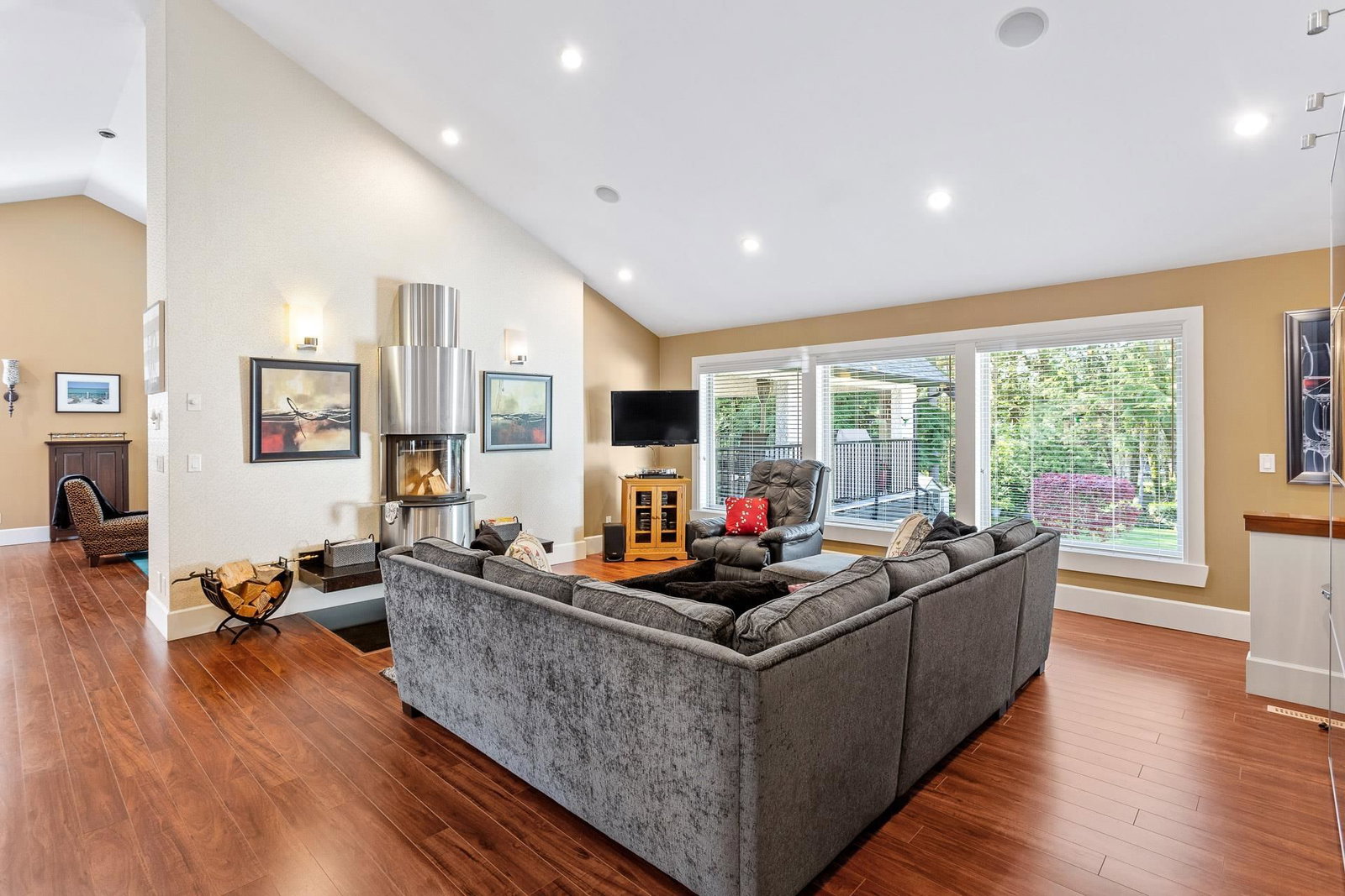 Listing Image 11