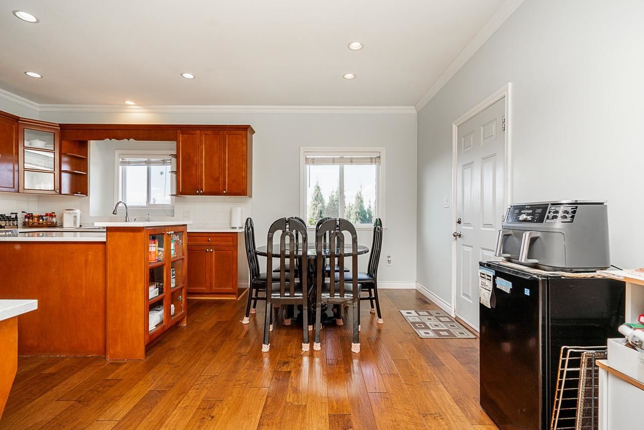 Listing Image 6