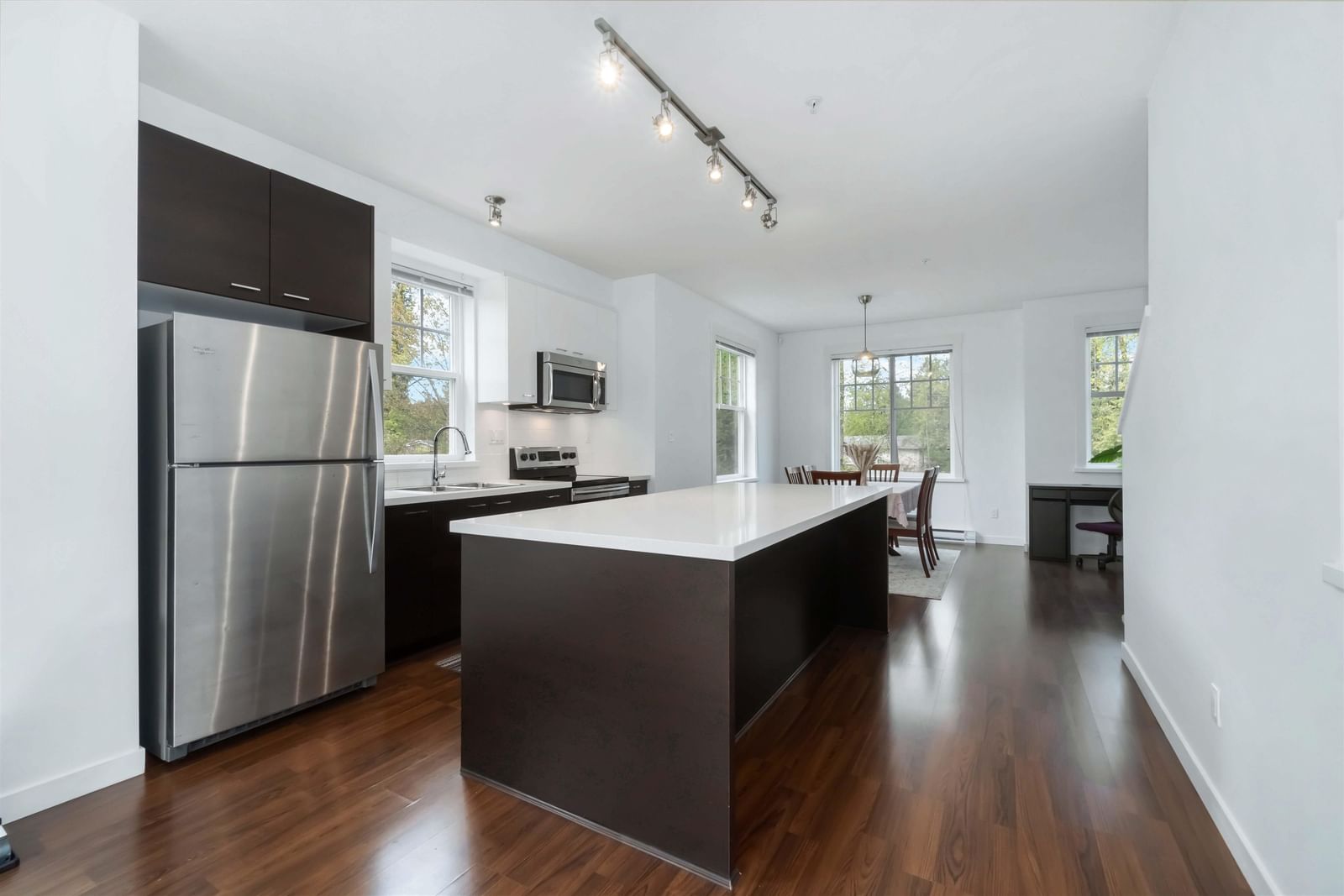 Listing Image 9