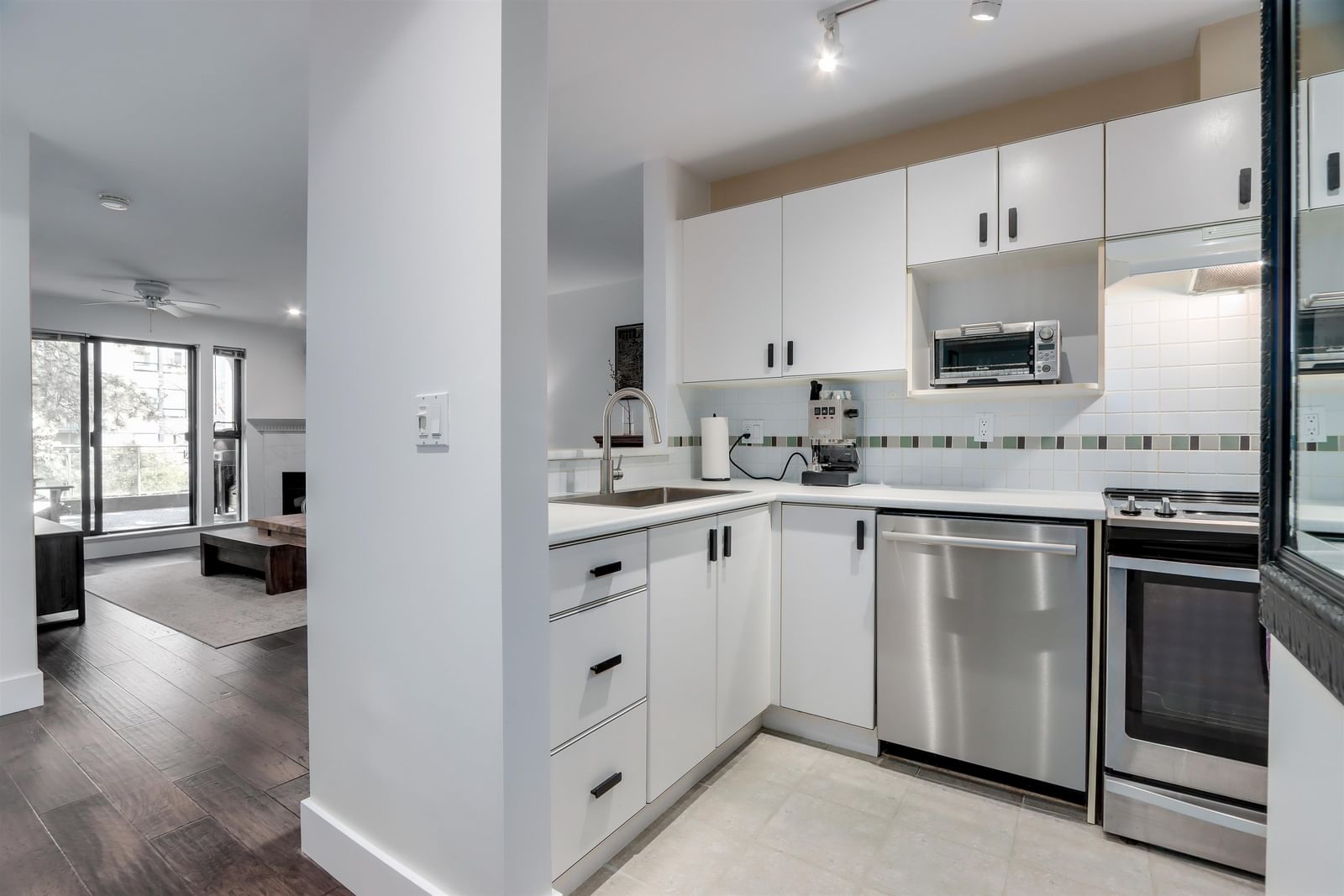 Listing Image 9