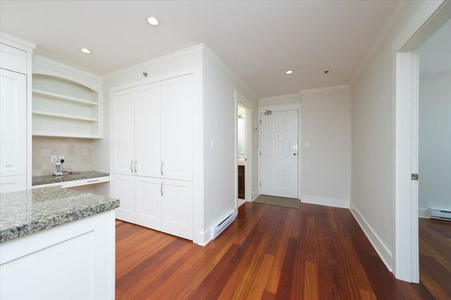 302 - 2455 Bellevue Avenue