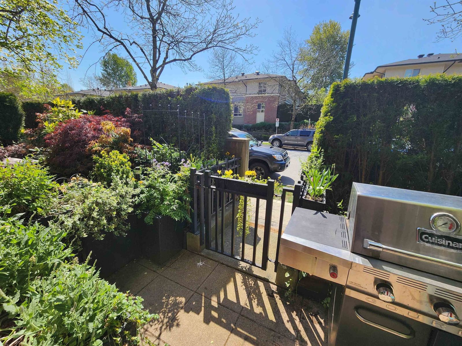 Listing Image 4