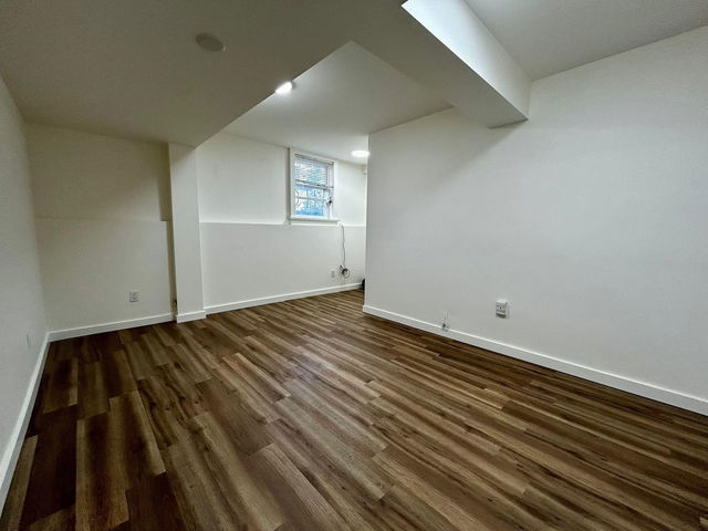 12 - 1086 10th Avenue W