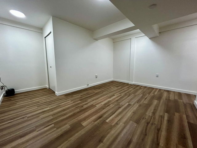 12 - 1086 10th Avenue W