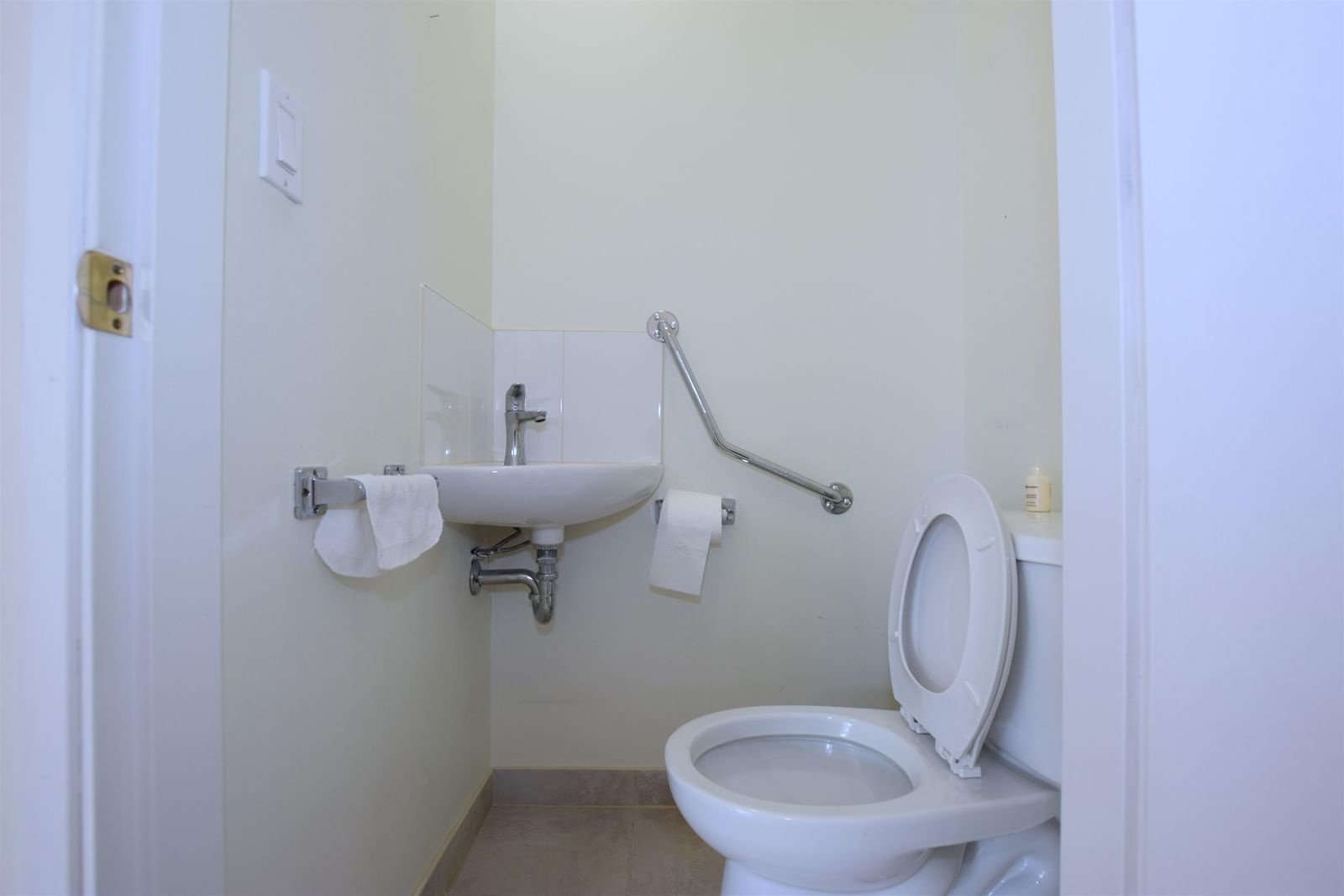 Listing Image 8