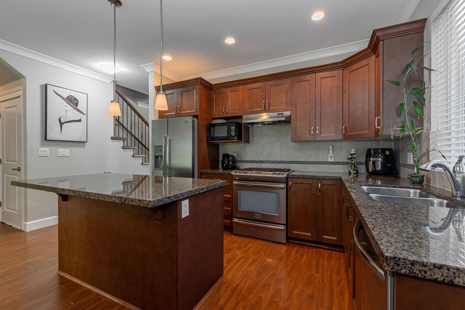 Listing Image 10