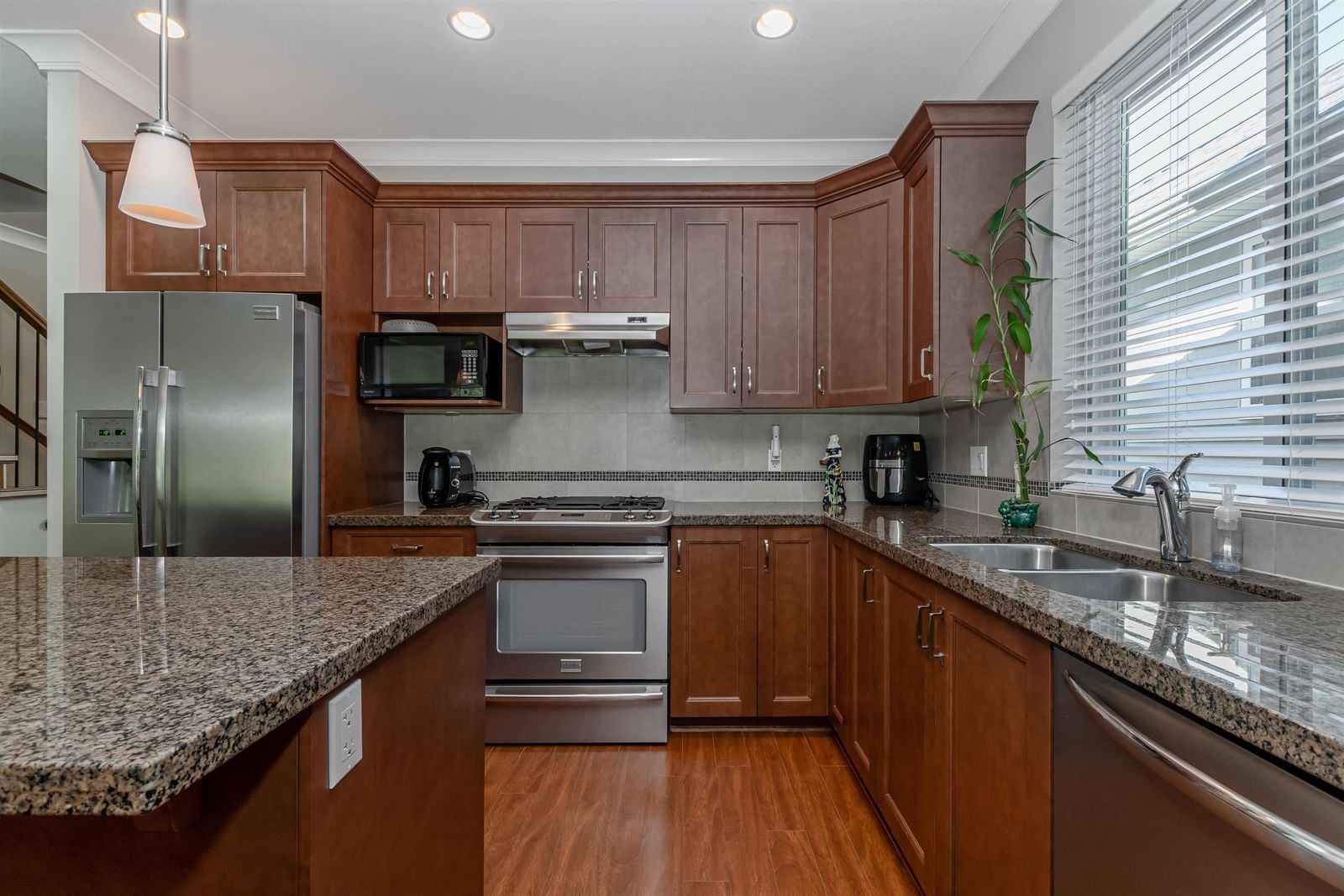 Listing Image 11