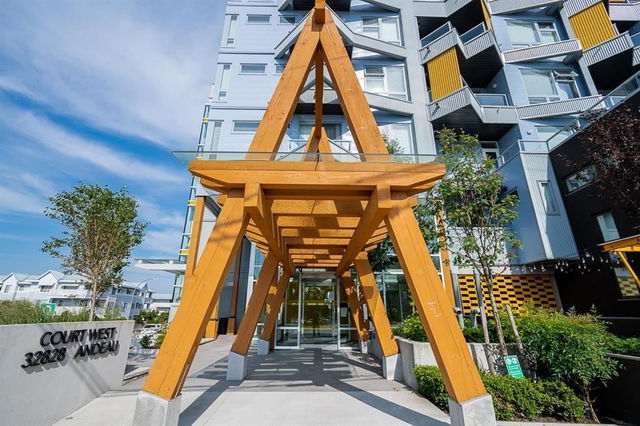 202 - 32828 Landeau Place