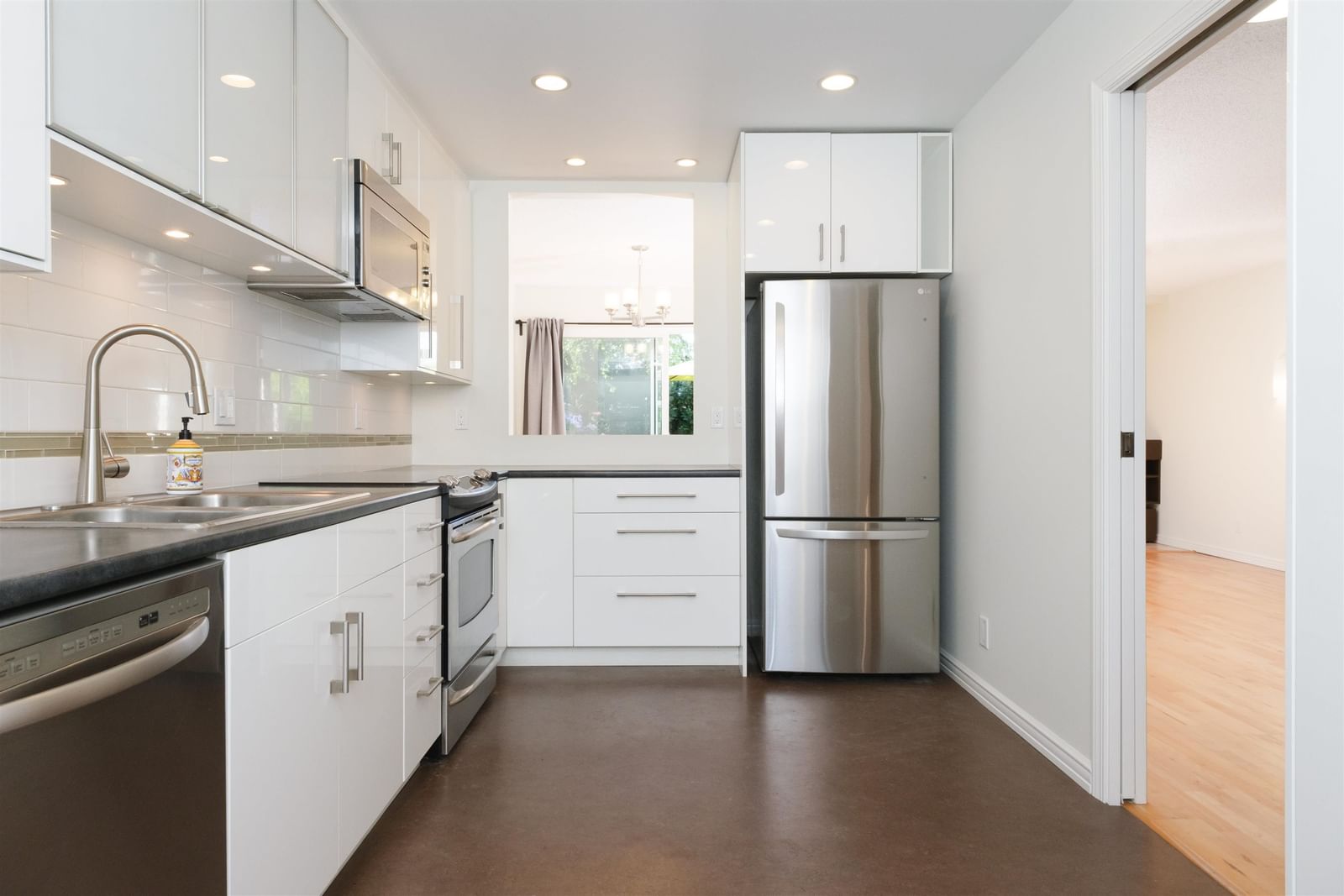 Listing Image 15