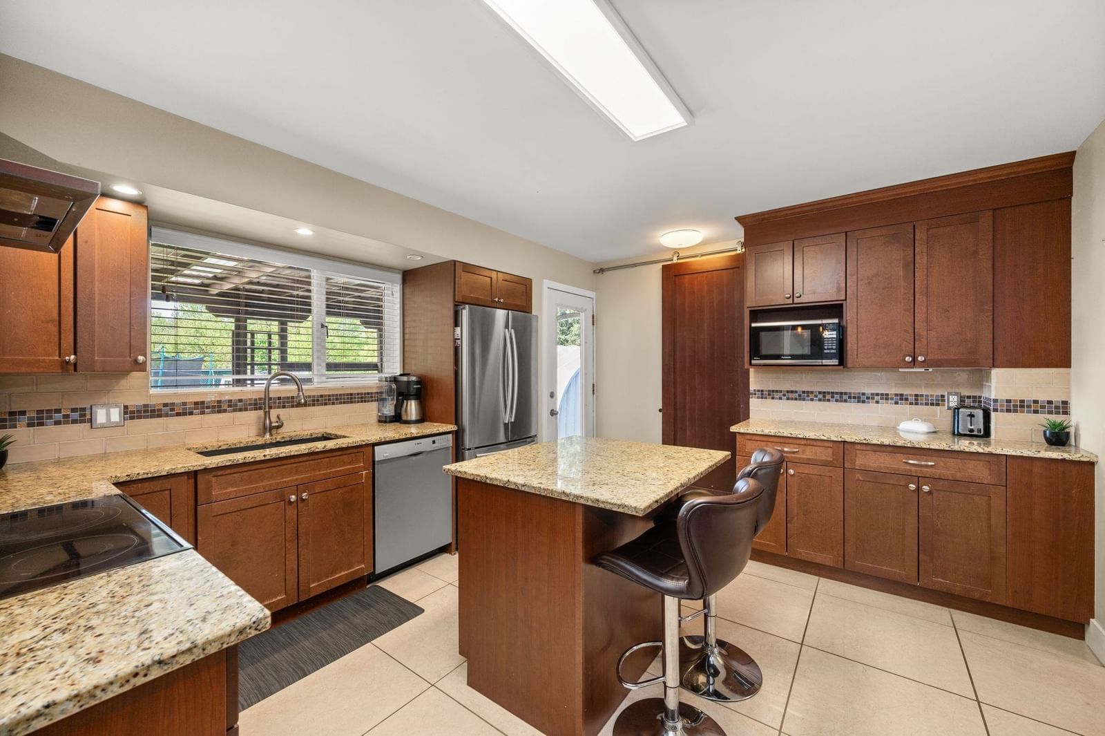 Listing Image 12