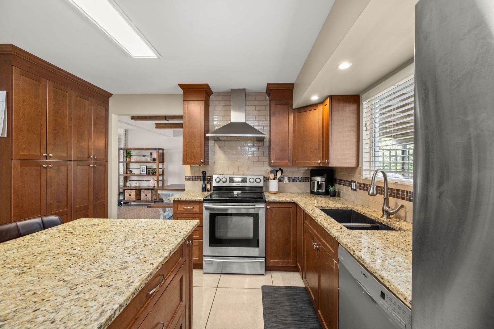 Listing Image 14