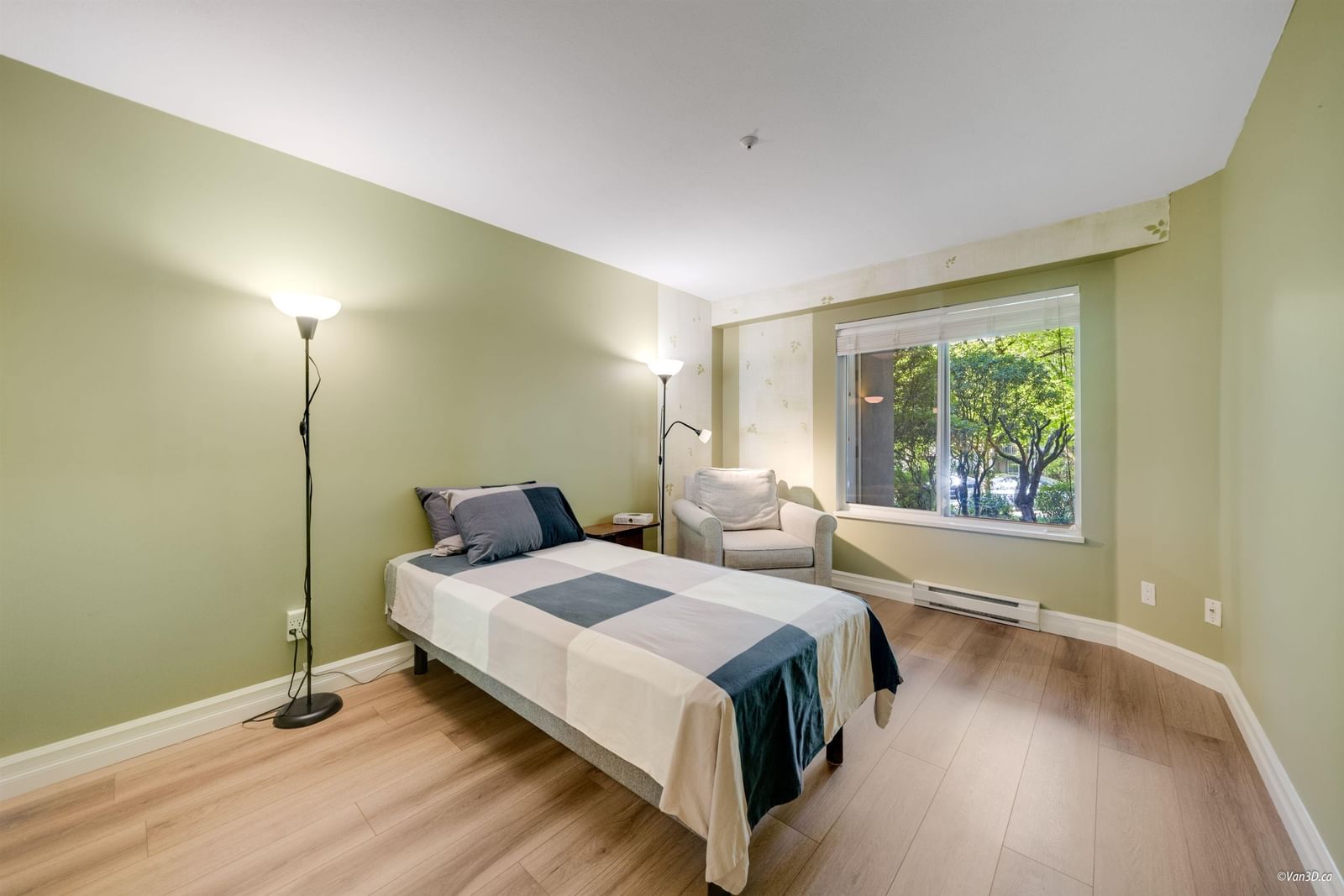 Listing Image 11