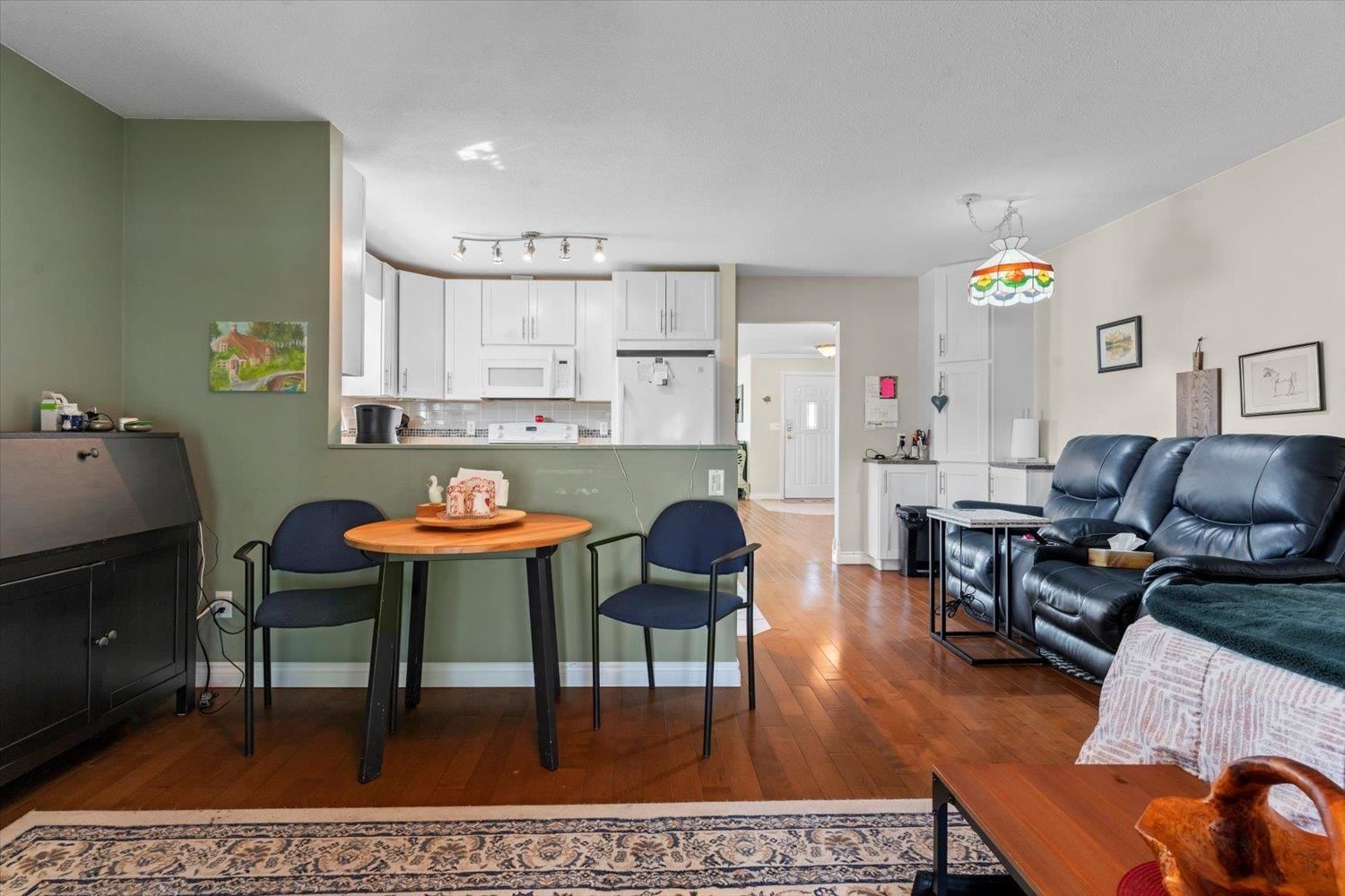 Listing Image 12