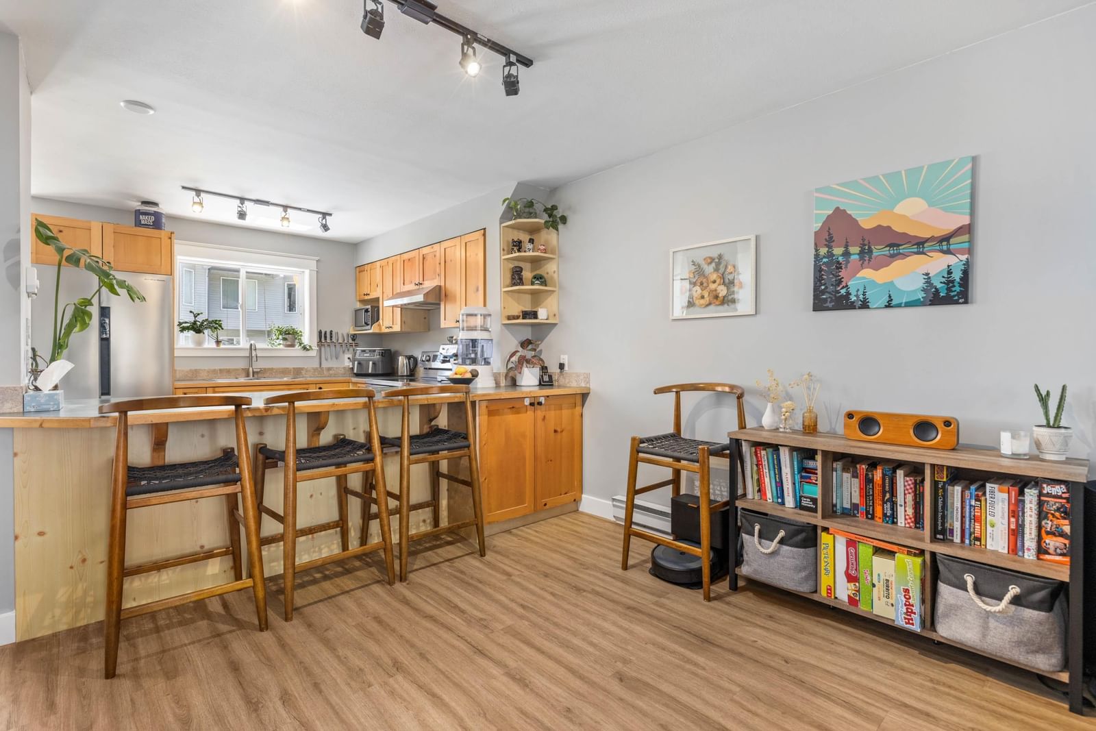Listing Image 10
