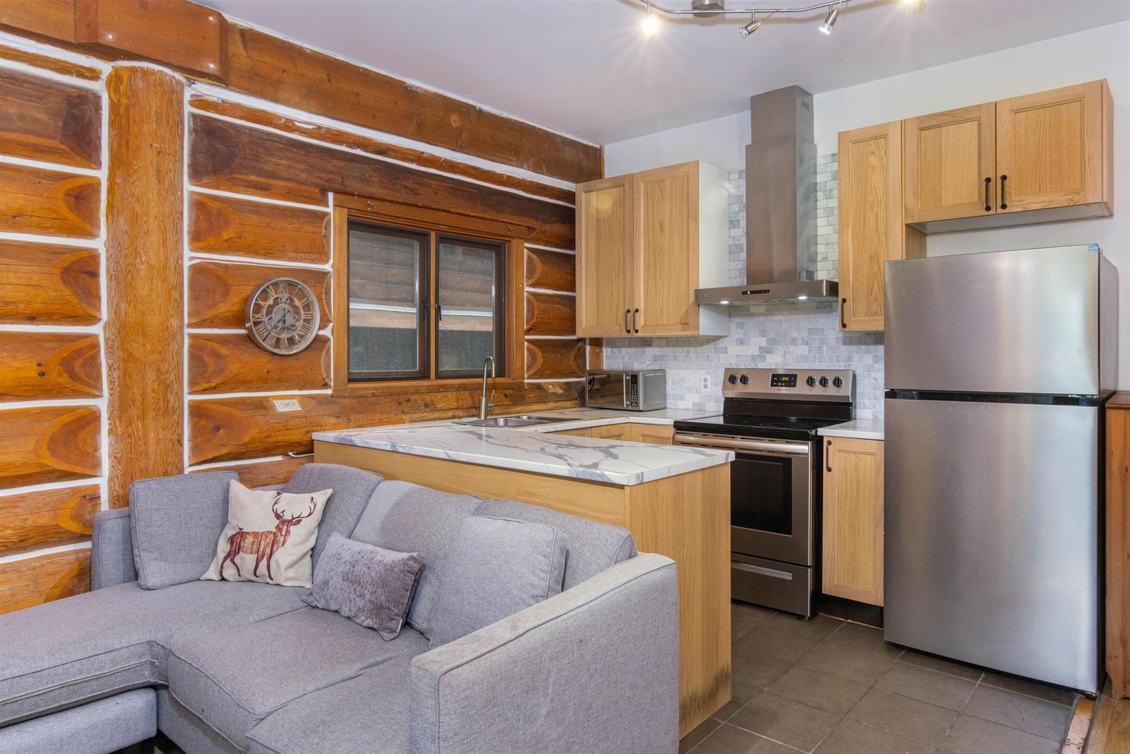 Listing Image 9
