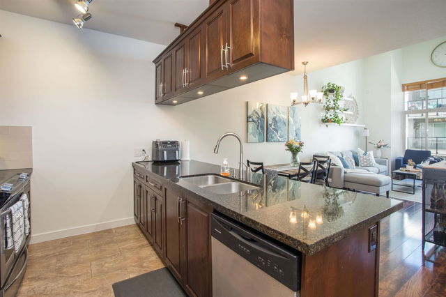 415 - 11887 Burnett Street