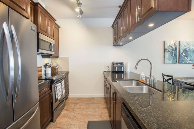 415 - 11887 Burnett Street