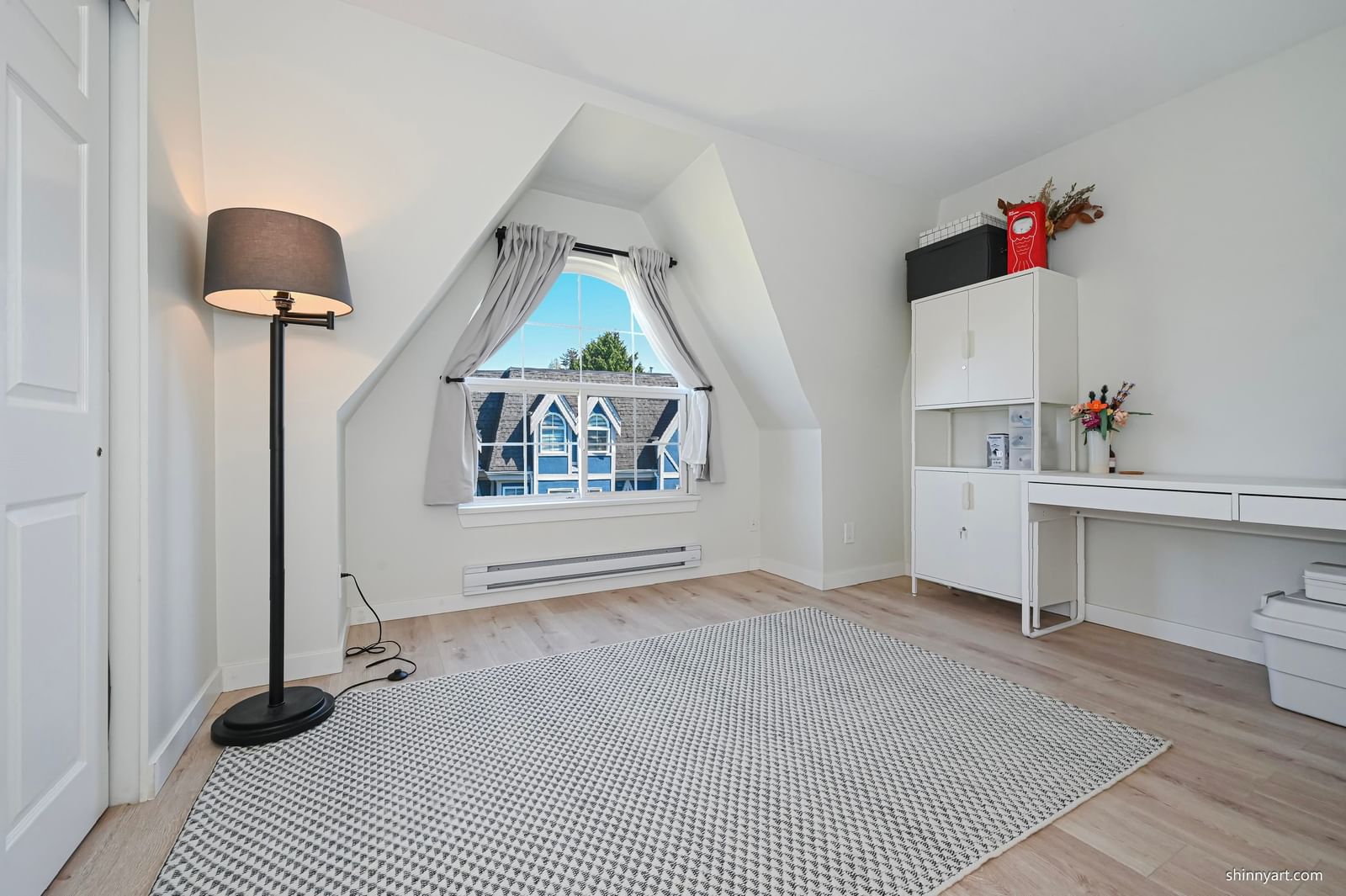 Listing Image 11