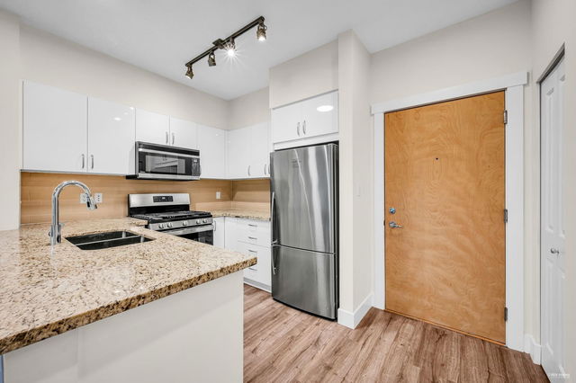 313 - 2601 Whiteley Court