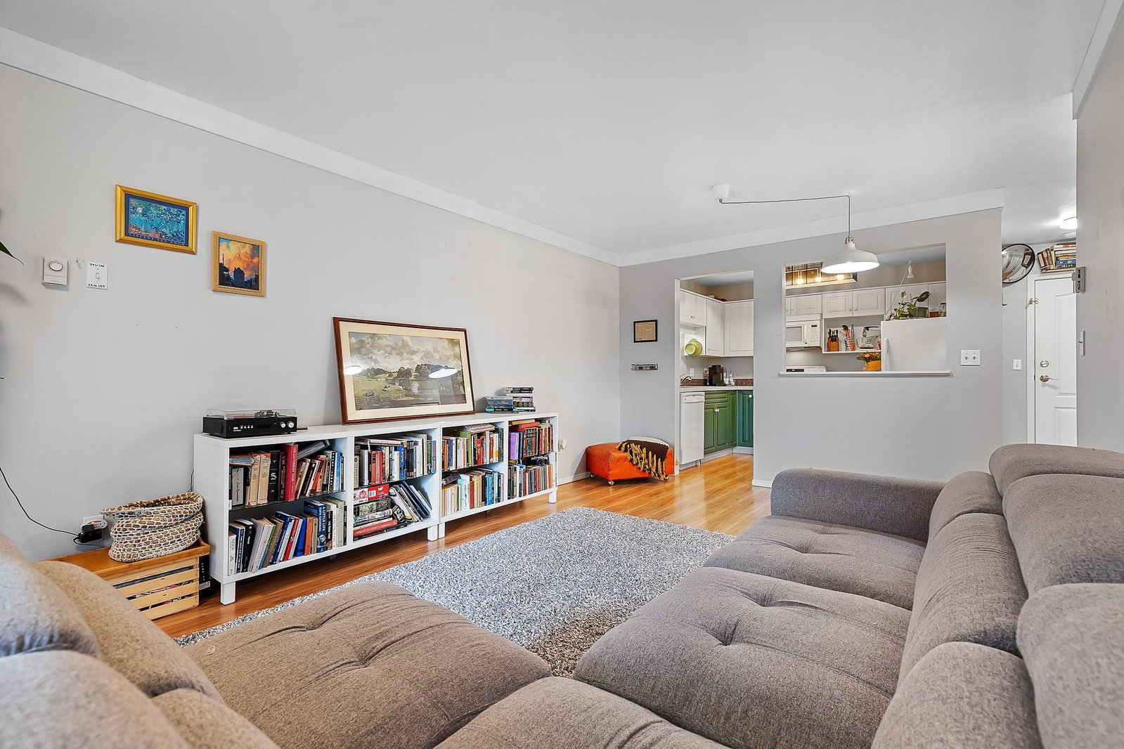 Listing Image 11