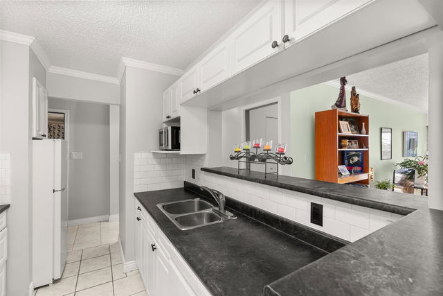 305 - 236 2nd Street