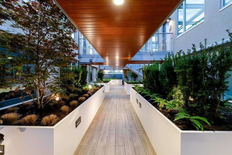 205 - 1331 Marine Drive, West Vancouver, V7T 1B6 | Image 2