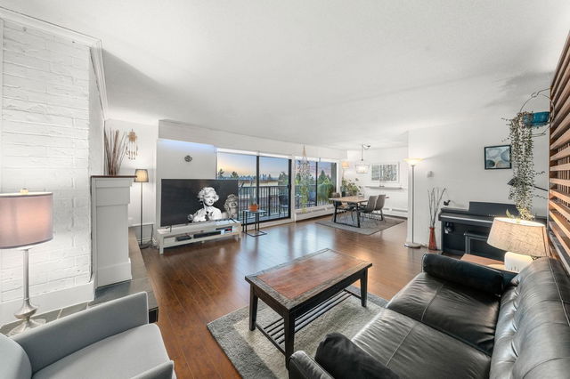 302 - 2545 Lonsdale Avenue