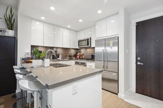 111 - 255 1st Street