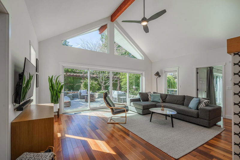 6323 Oracle Road, Sechelt, British Columbia