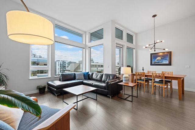 521 - 255 1st Street W
